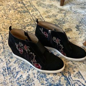 Paola Black Suede size 10